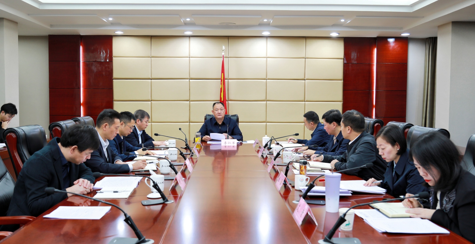 县委理论学习中心组举行第6次专题学习研讨会 第 1 张