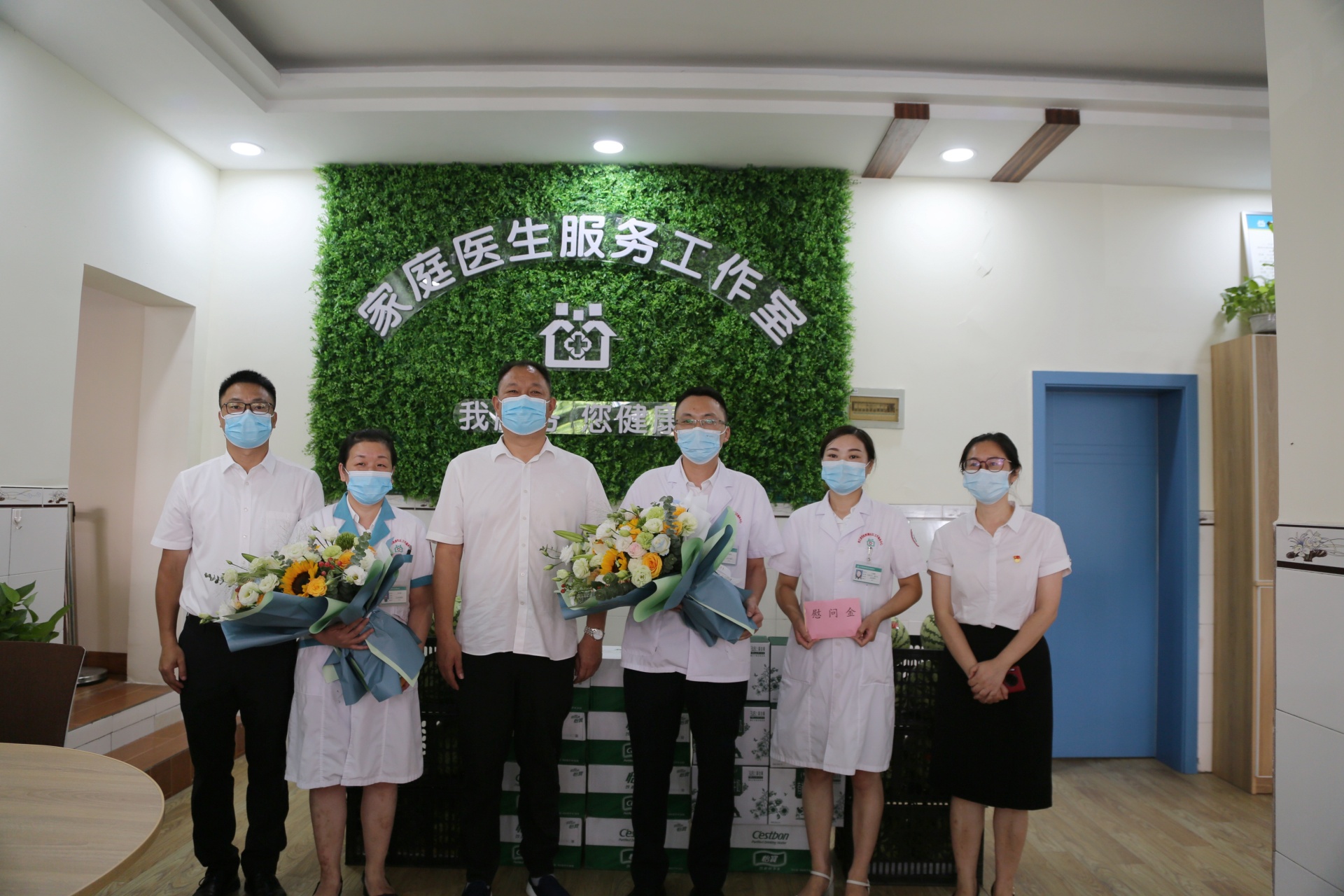 合江县召开第五个“中国医师节”表扬大会，县领导带队开展“中国医师节”慰问活动 第 4 张