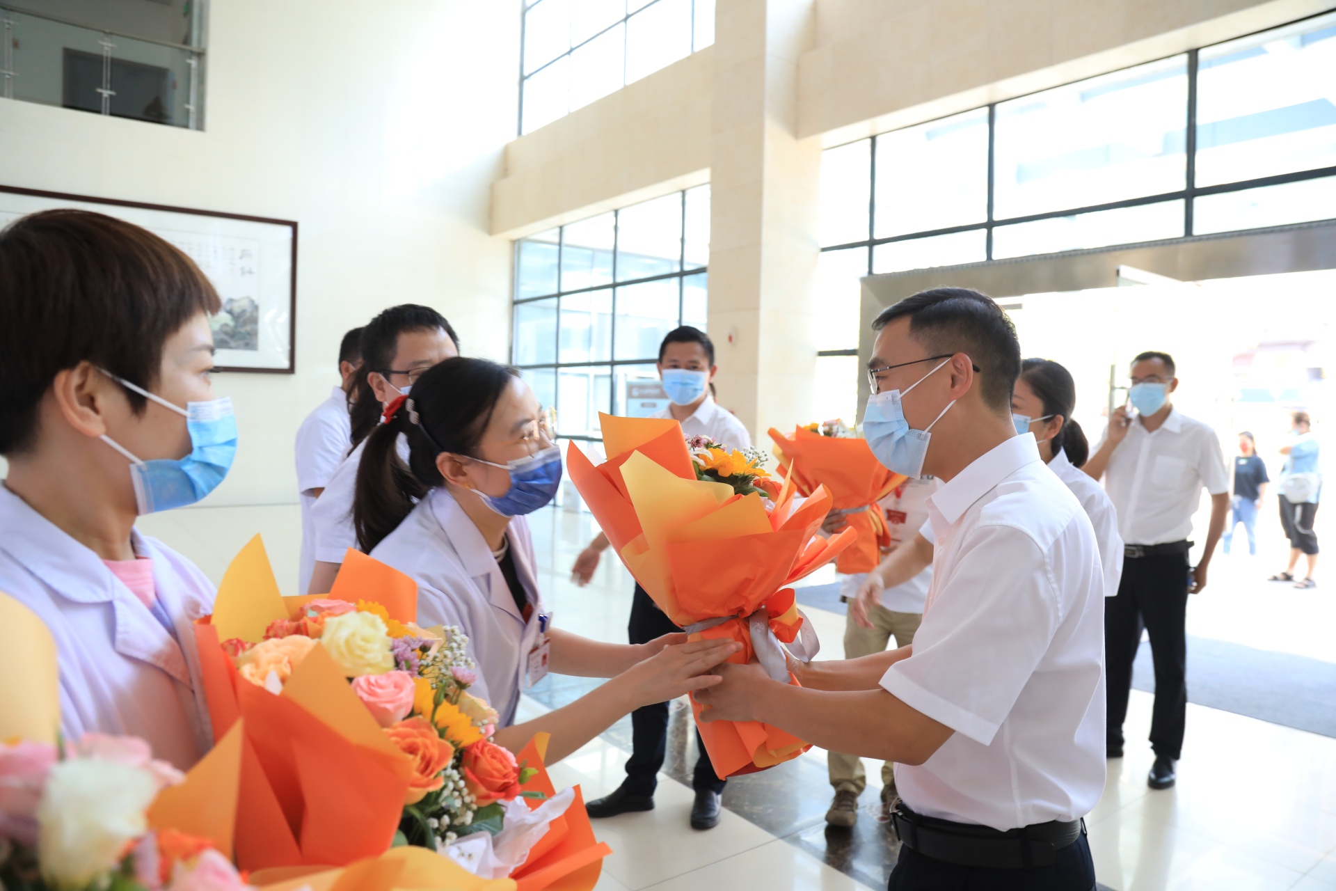 合江县召开第五个“中国医师节”表扬大会，县领导带队开展“中国医师节”慰问活动 第 5 张