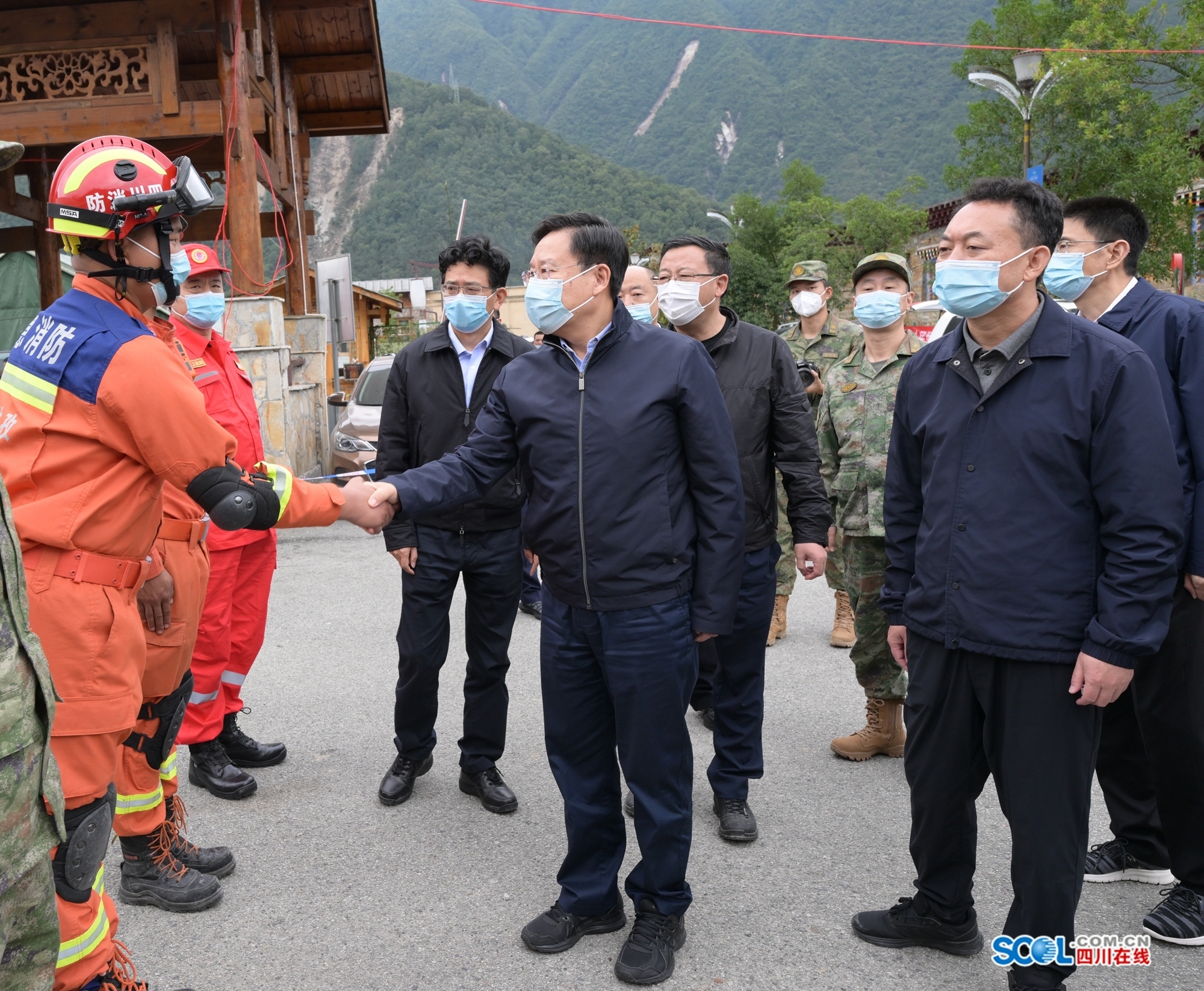王晓晖在甘孜州泸定县调研指导抗震救灾工作时强调：坚决把总书记重要指示贯彻好落实好，全力救援受灾群众，全力保障灾区群众生命财产安全