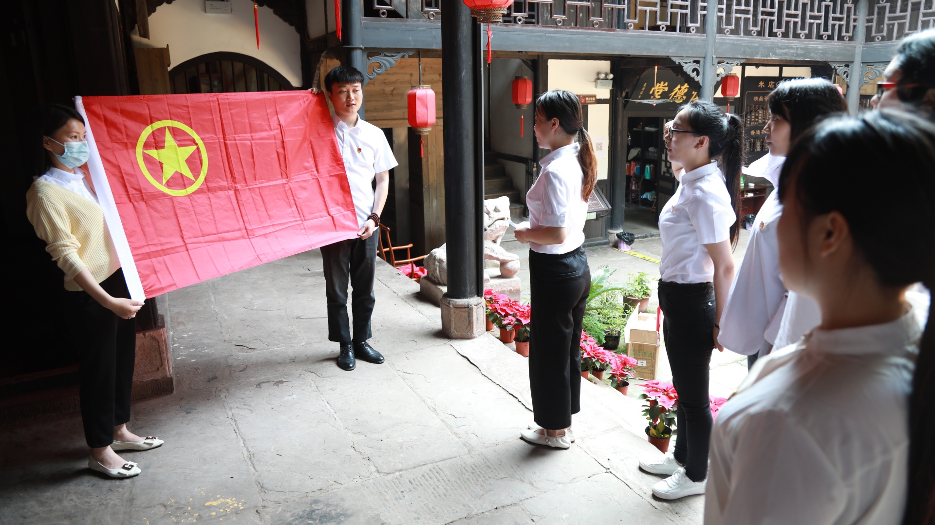 合江县融媒体中心开展庆祝中国共产主义青年团成立100周年活动 第 4 张