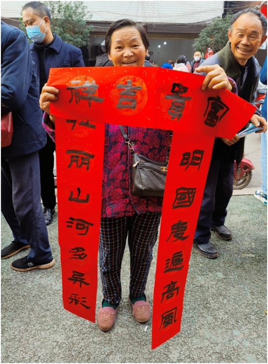 【新春走基层】合江：翰墨飘香送万福 义诊义剪暖人心 第 2 张