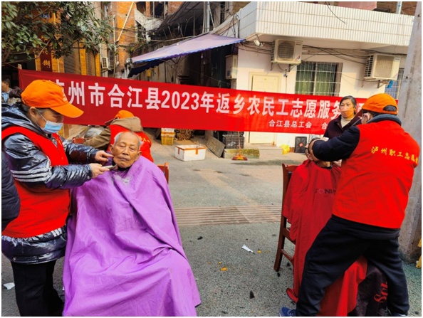 【新春走基层】合江：翰墨飘香送万福 义诊义剪暖人心 第 3 张