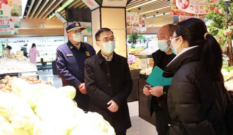 县领导开展节前走访慰问和安全生产检查