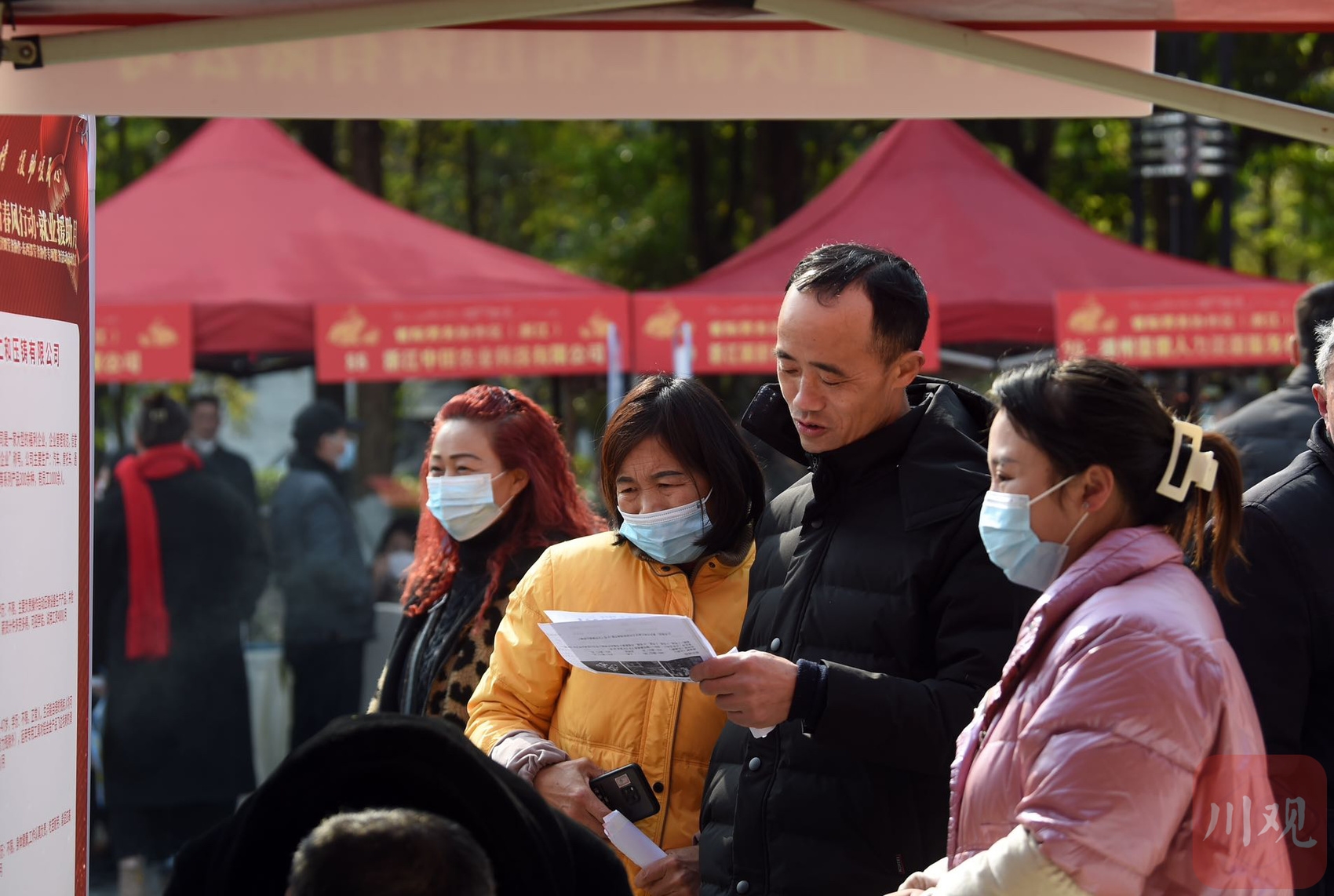 新春走基层丨返乡热、川渝亲 这场招聘会折射务工新特点 第 3 张