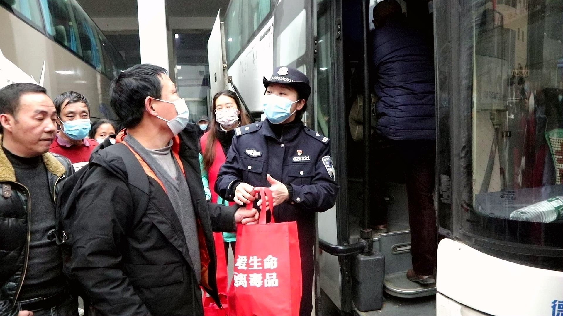 合江县：送关爱送健康，助力农民工返岗 第 2 张