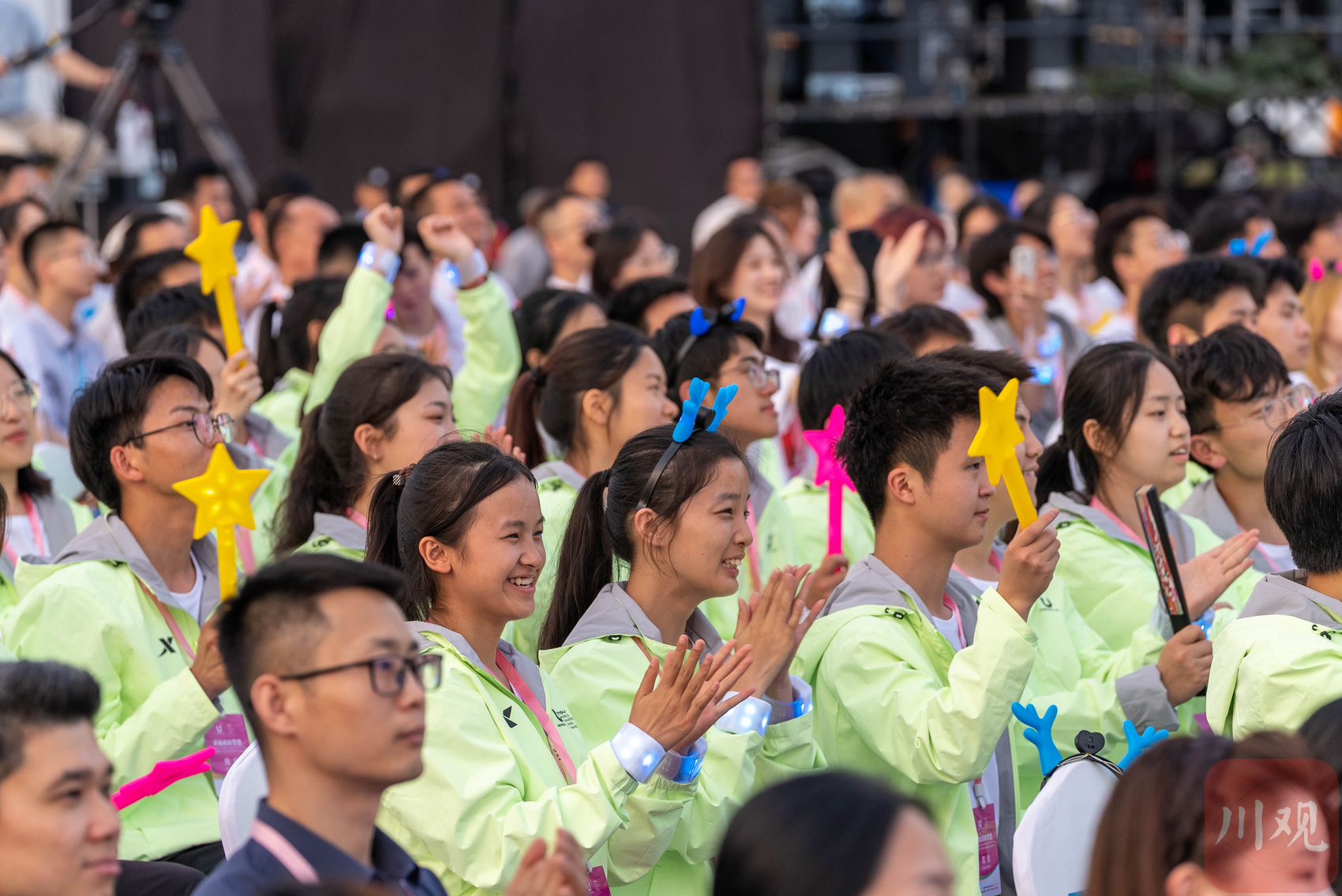 成都大运会官方服饰、推广歌曲相继发布 第 2 张
