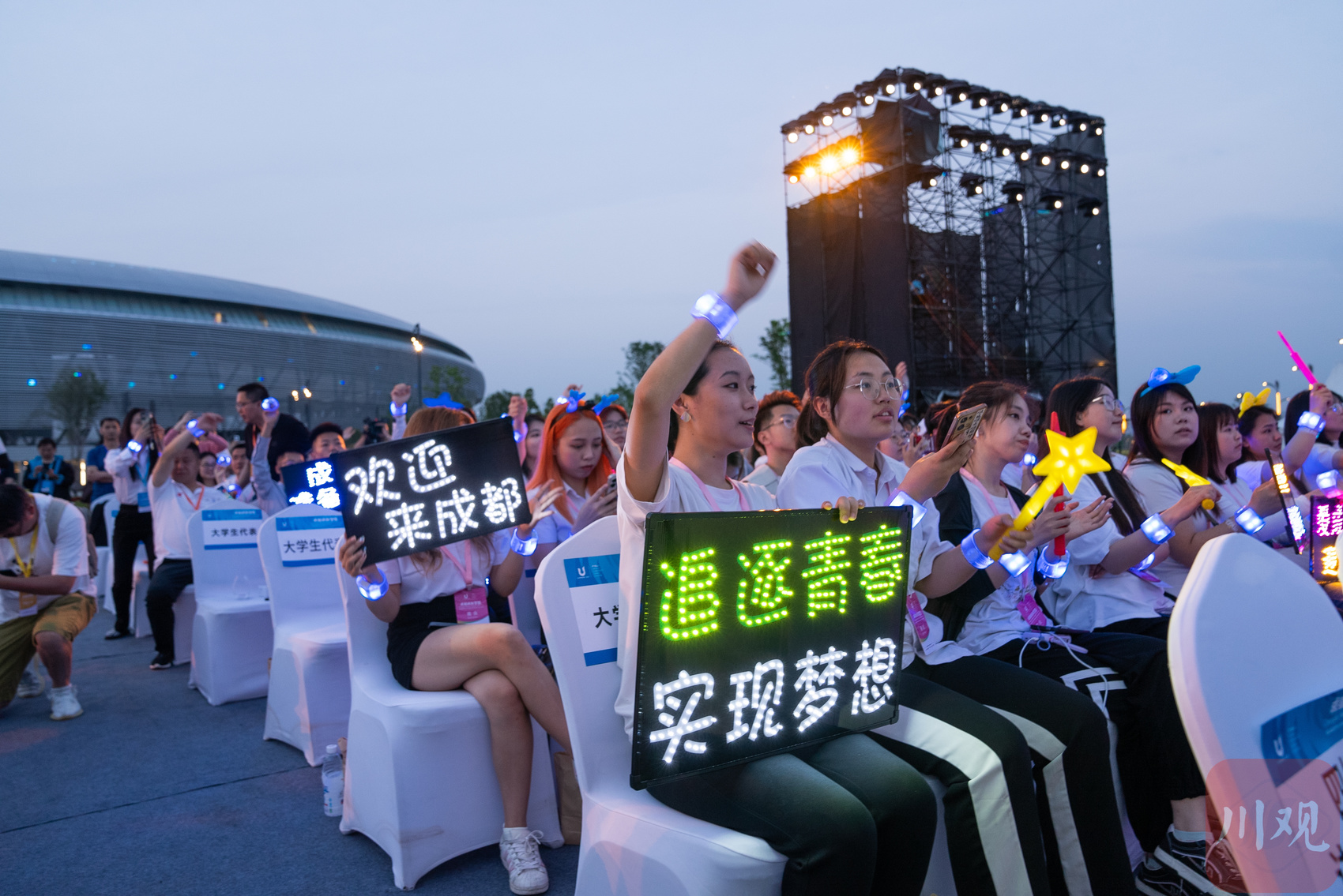 成都大运会官方服饰、推广歌曲相继发布 第 5 张