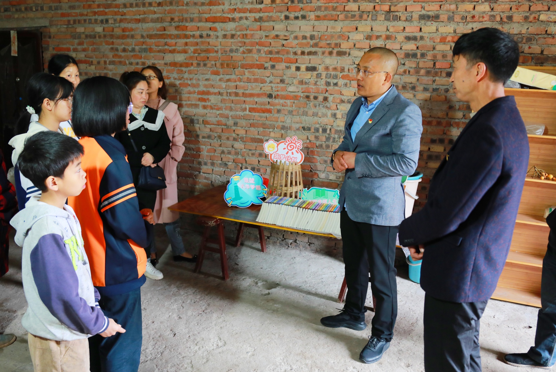 泸州合江：世界读书日，书香传爱暖童心 第 1 张