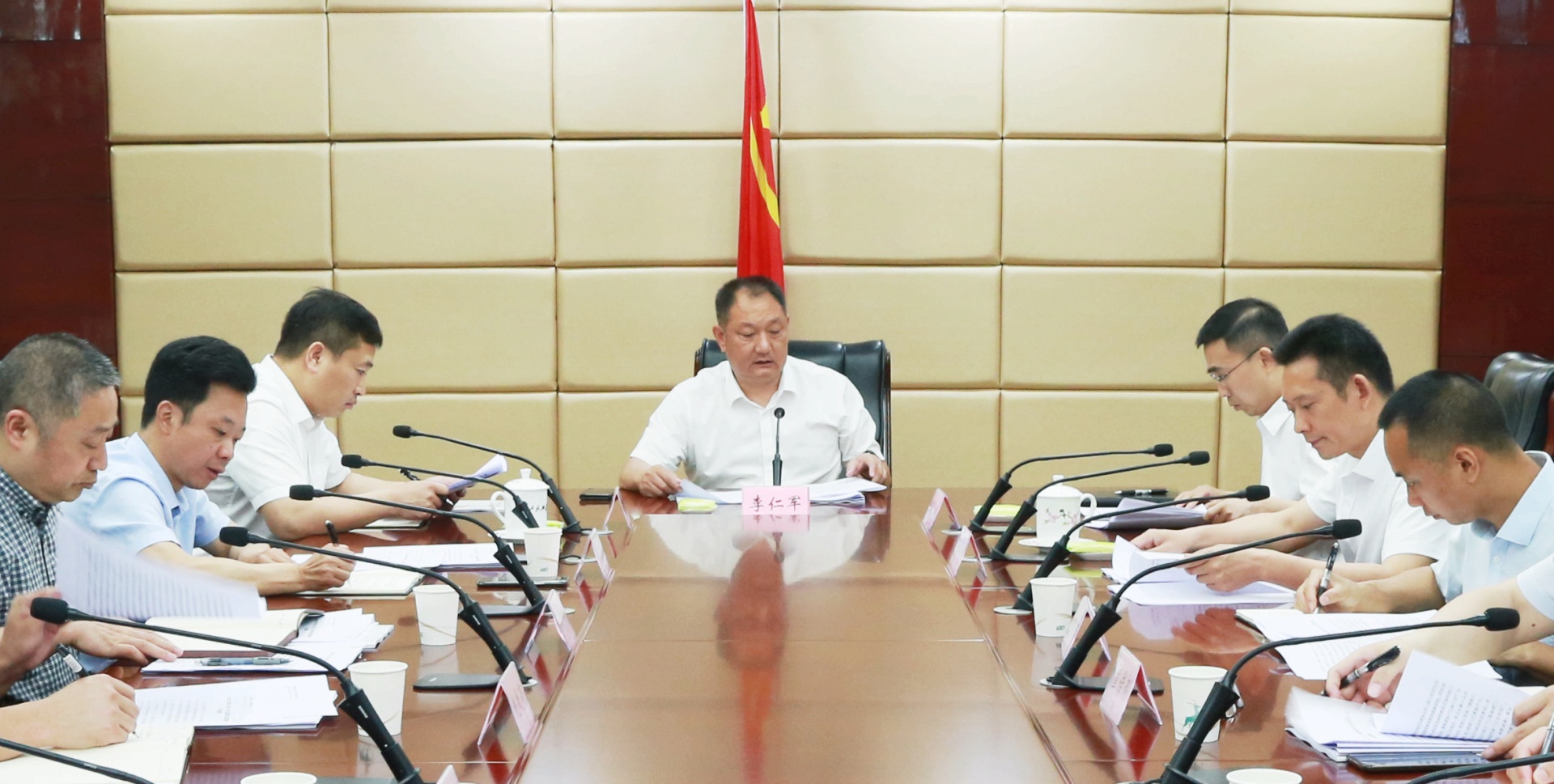 李仁军主持召开2023年县委人才工作领导小组会议 第 1 张