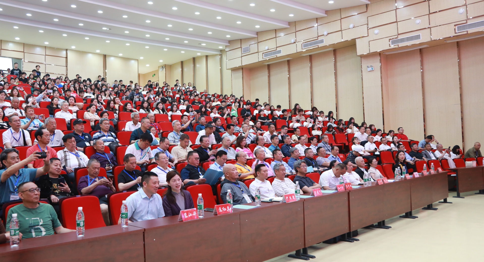 合江县第四届荔城诗会暨第十六届渝蜀黔毗邻地区诗词研讨会召开 第 3 张