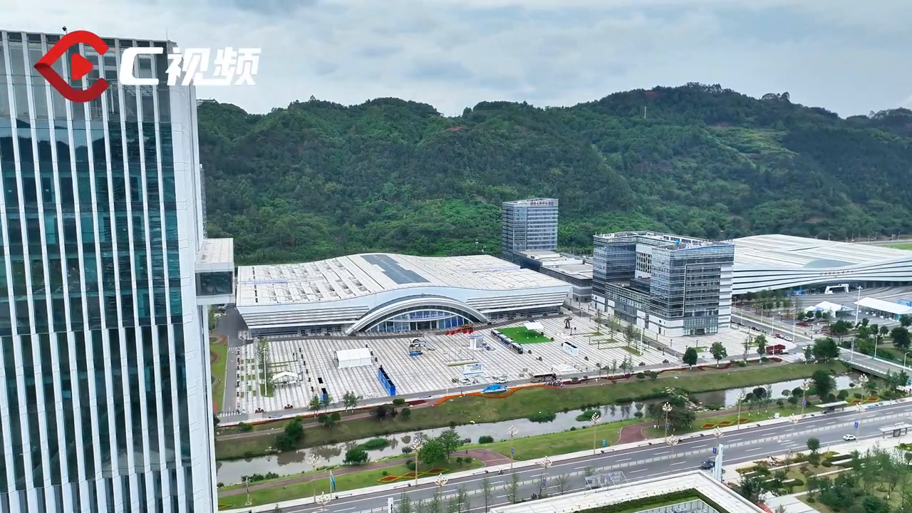 主播探展|闪充电池、飞行汽车…“黑科技”亮相动力电池大会展览会