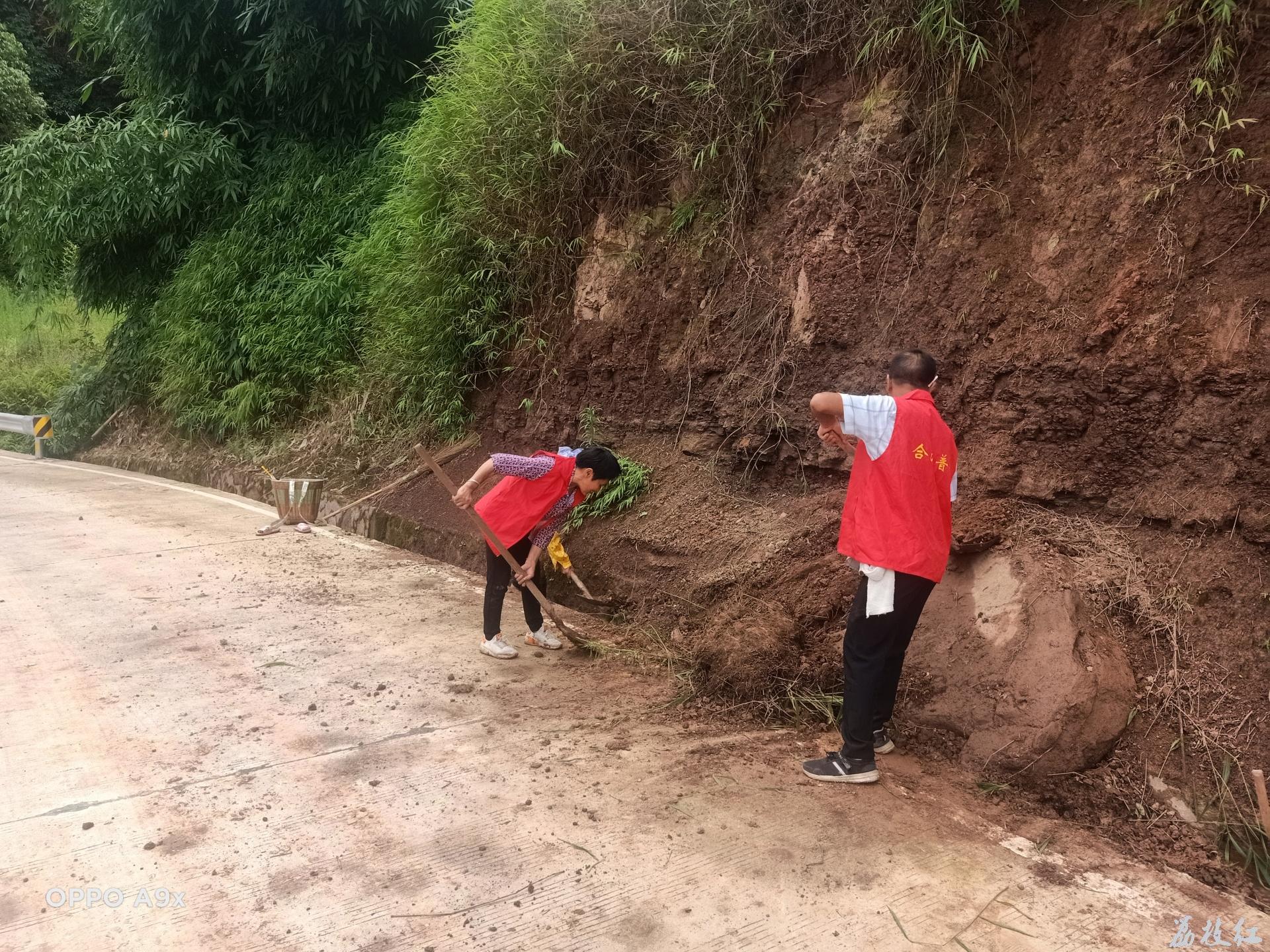 合江县榕山镇开展道路清淤志愿活动，排除隐患保障道路畅通 第 3 张