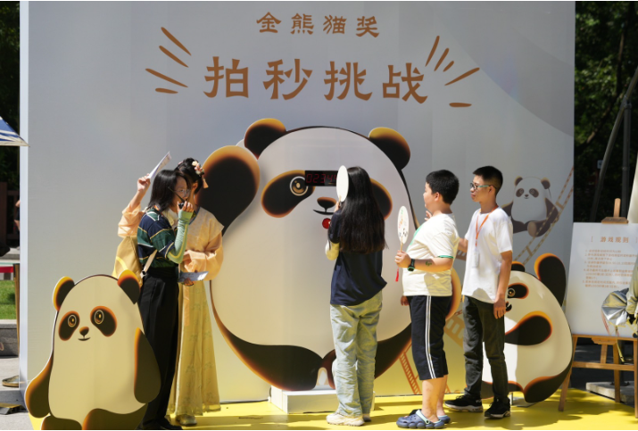 看完真熊猫，就看“金熊猫”！“金熊猫大课堂”在成都熊猫基地热闹开课 第 2 张